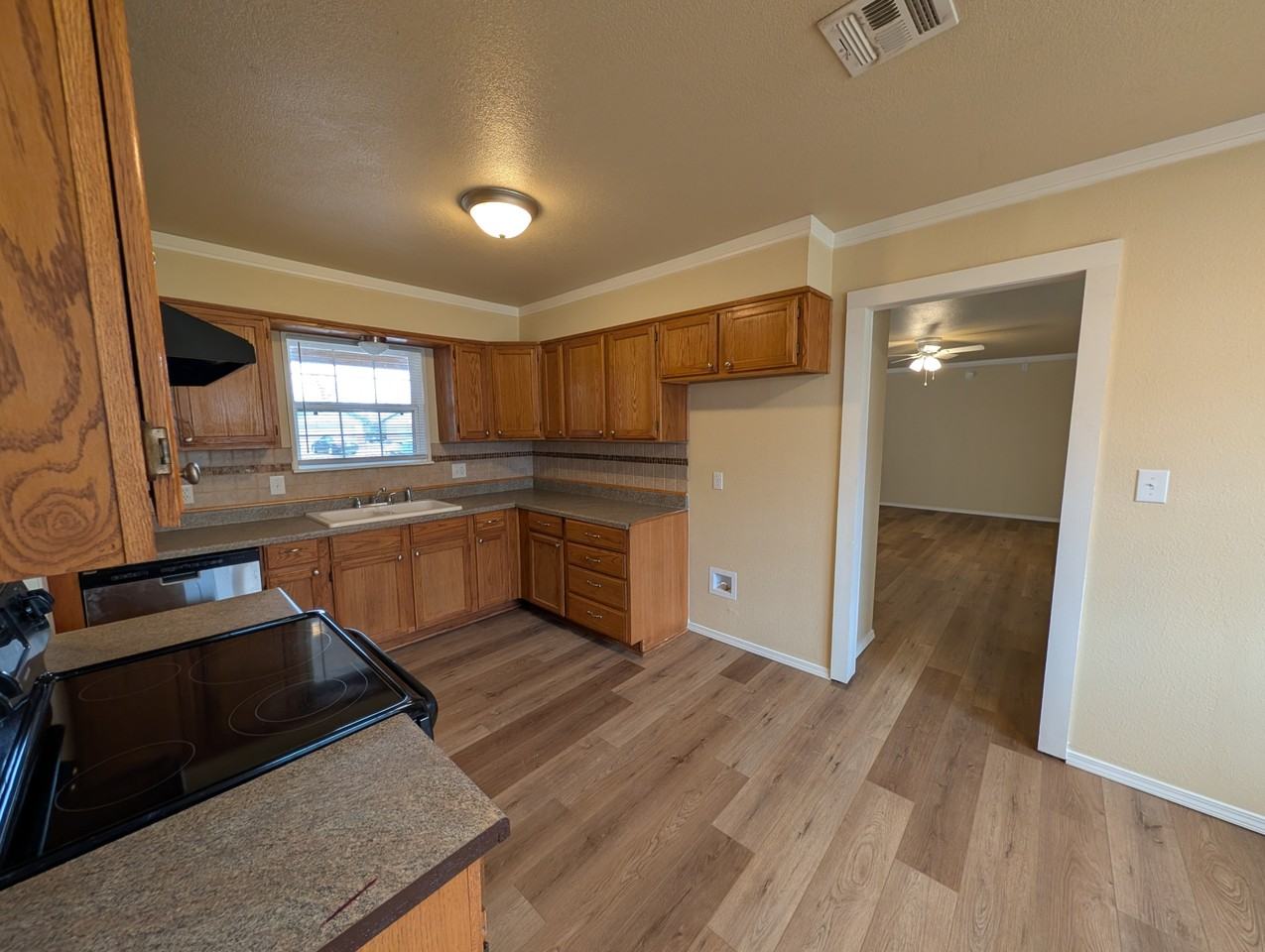 9013 E 32nd St #1 - Photo 5 of 13