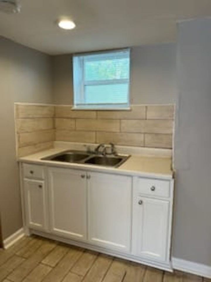 1303 E 33rd St - Photo 7 of 35