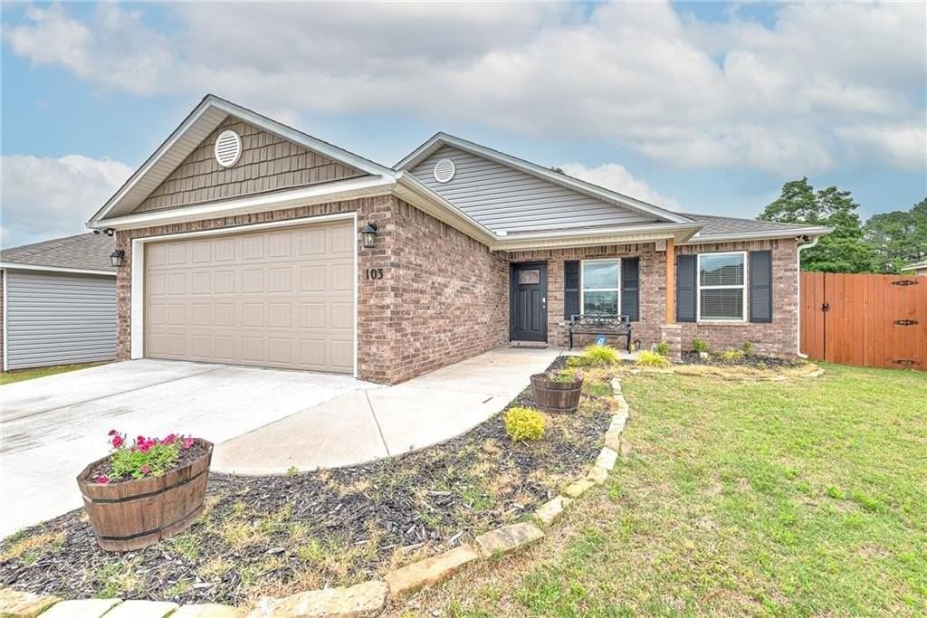 103 W Gillian Ave - Photo 2 of 26