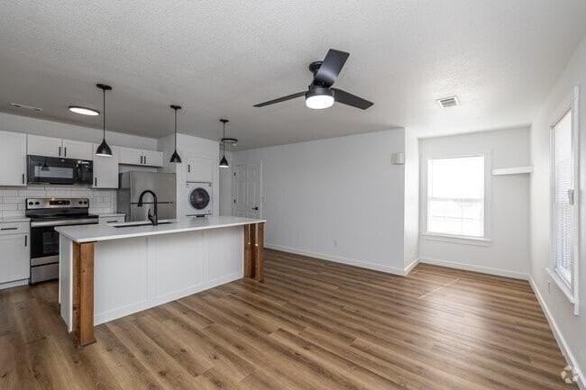 610 Se Moberly Ln #3 - Photo 2 of 8