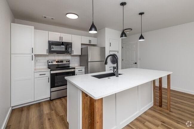 610 Se Moberly Ln #3 - Photo 3 of 8