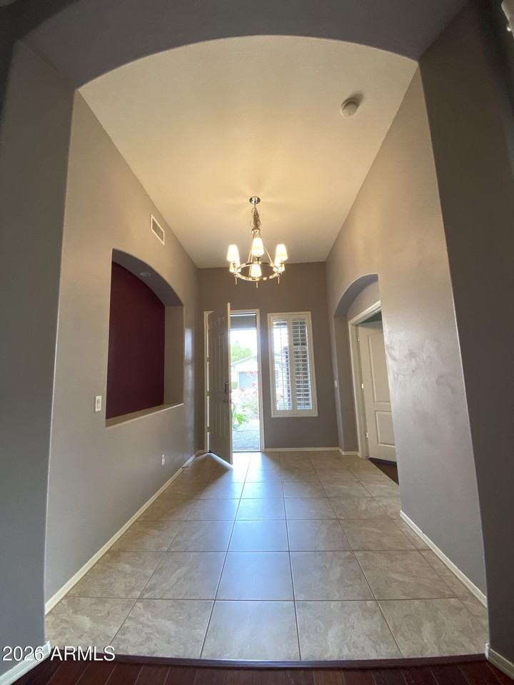 337 W Swan Dr - Photo 2 of 32