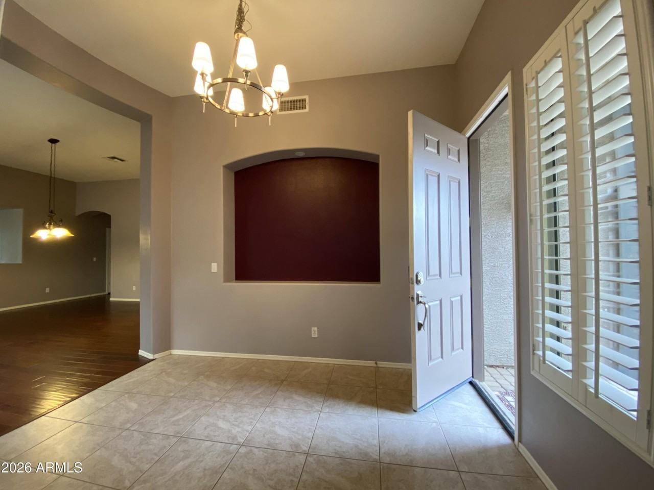 337 W Swan Dr - Photo 3 of 32