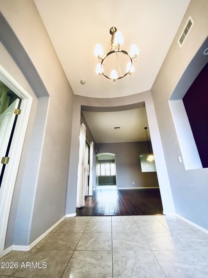 337 W Swan Dr - Photo 4 of 32