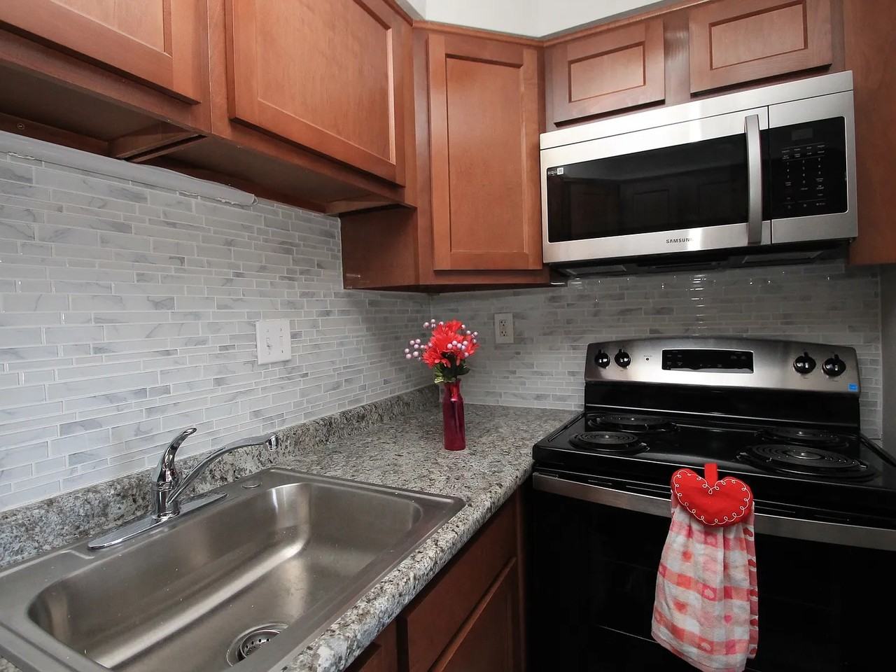 316 HICKMAN STREETAPT 8 #8 - Photo 5 of 9