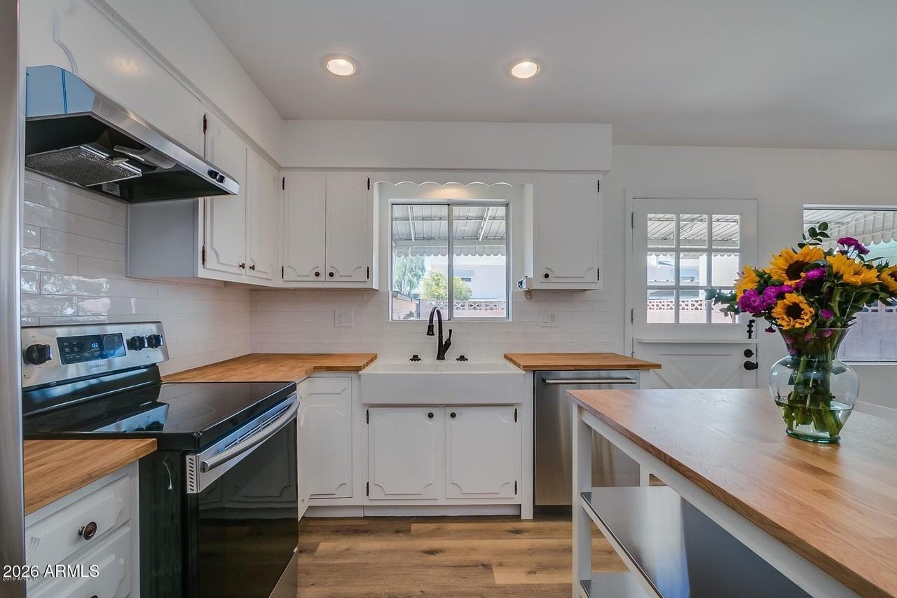 4009 E Campbell Ave - Photo 2 of 17