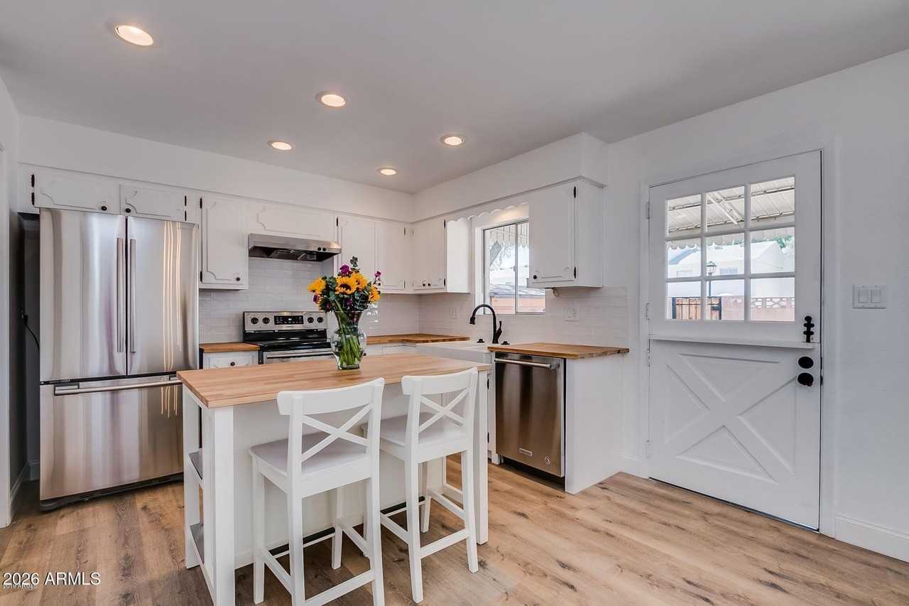 4009 E Campbell Ave - Photo 3 of 17