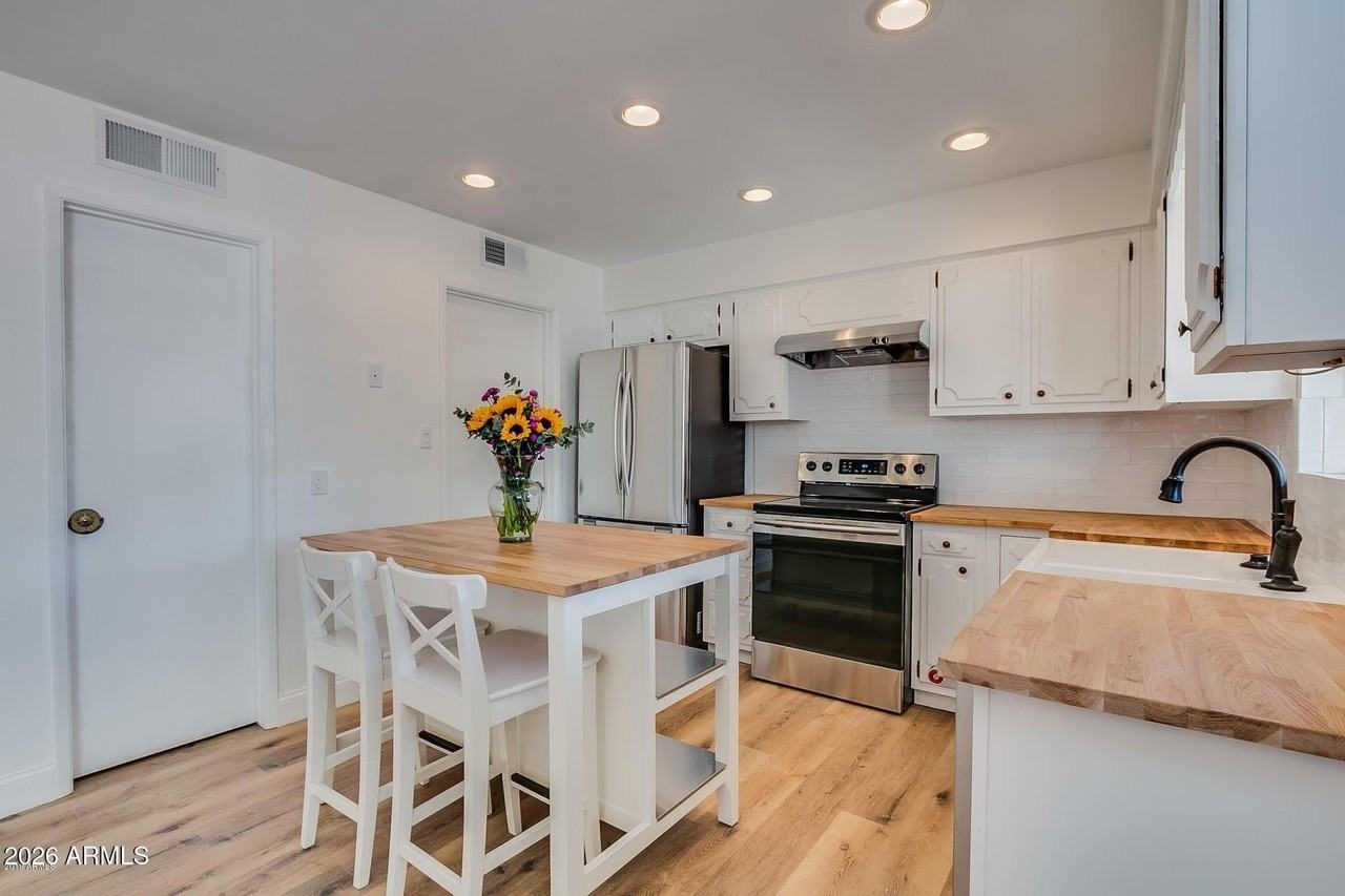 4009 E Campbell Ave - Photo 4 of 17