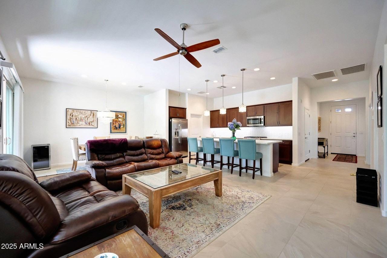 16907 W Holly St - Photo 6 of 32