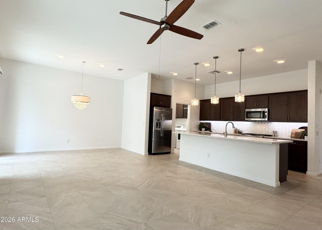 16907 W Holly St - Photo 7 of 32