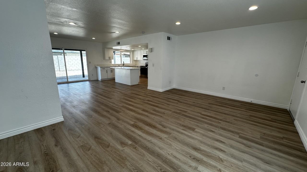 4140 W Orchid Ln - Photo 3 of 19