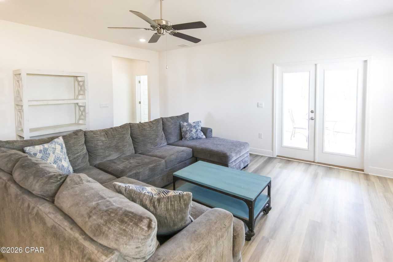 609 Hancock Way - Photo 4 of 34