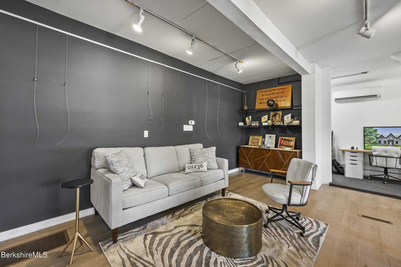 402 Park St 1st Fl - Photo 4 of 10