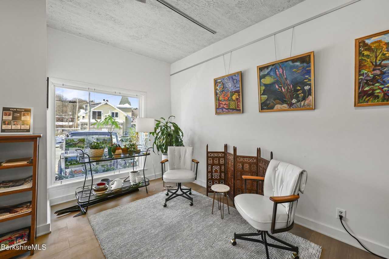 402 Park St 1st Fl - Photo 5 of 10