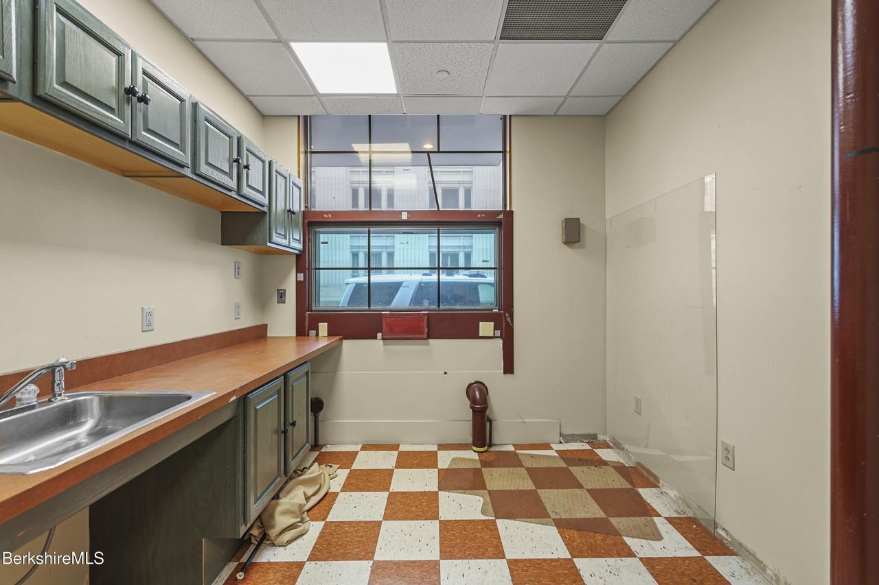 1 Fenn St - Photo 5 of 8