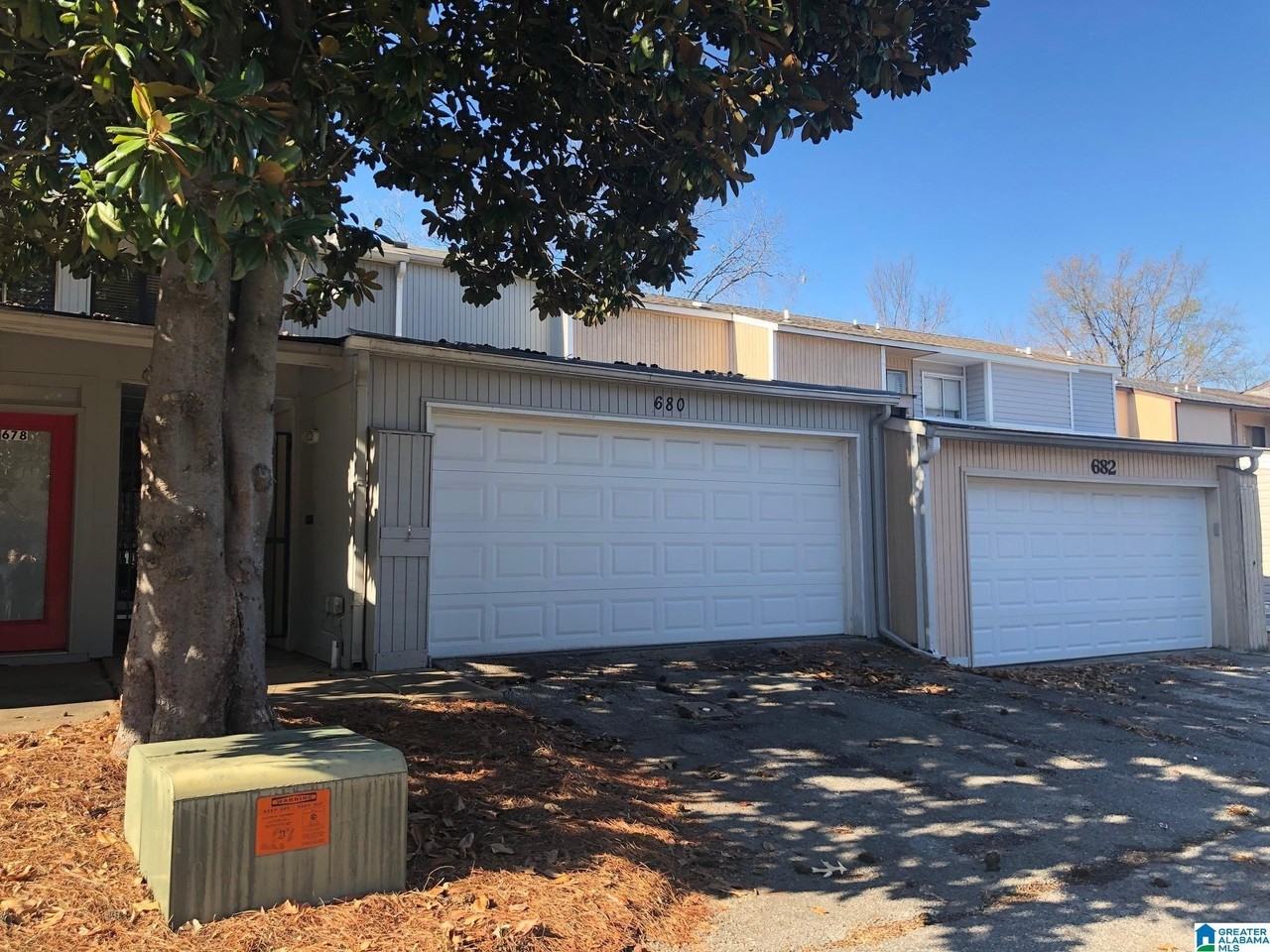 680 Idlewild Cir - Photo 2 of 15