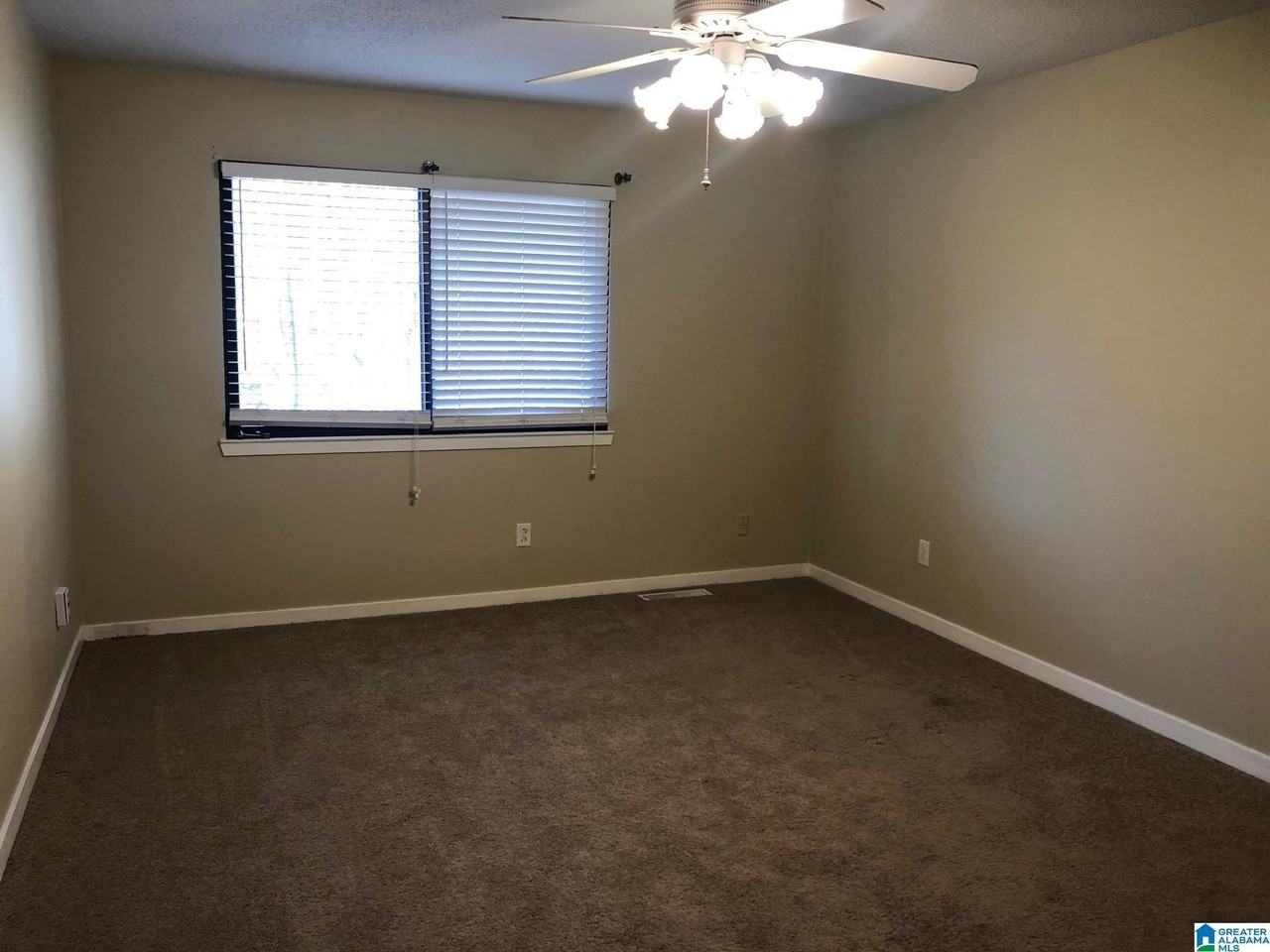 680 Idlewild Cir - Photo 4 of 15