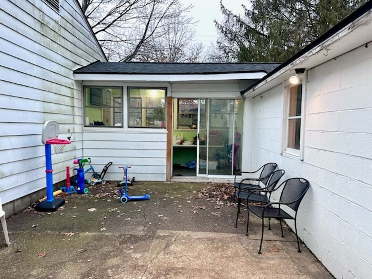 512 Grand St - Photo 3 of 13