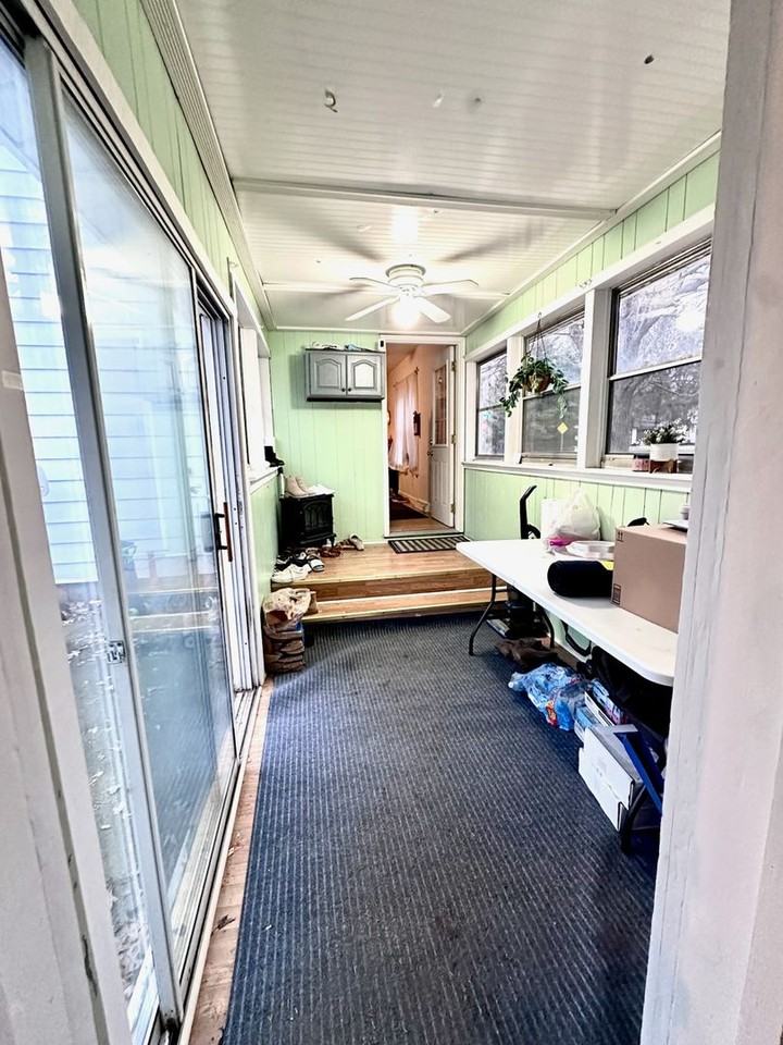 512 Grand St - Photo 7 of 13