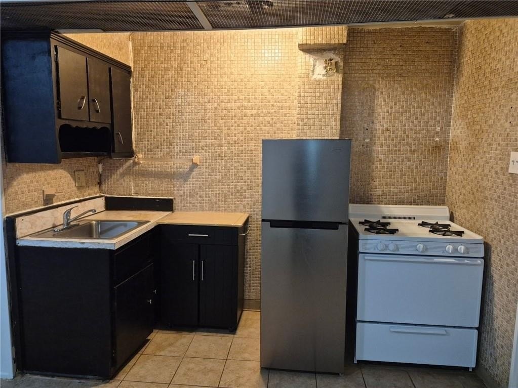 818 E 51st St #1 - Photo 6 of 11