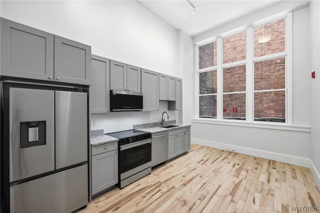 130 Pearl St - Photo 3 of 11