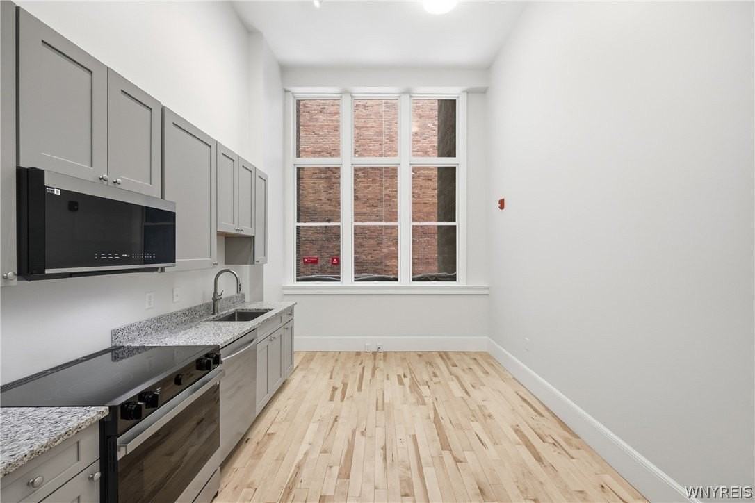 130 Pearl St - Photo 4 of 11