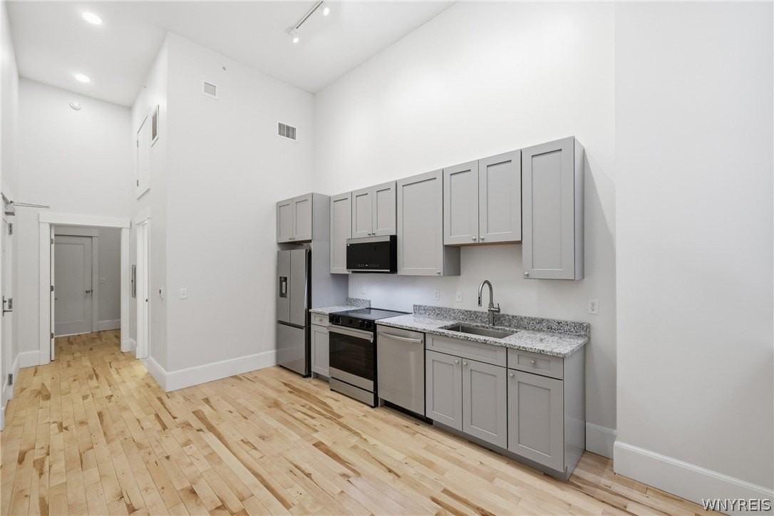 130 Pearl St - Photo 5 of 11