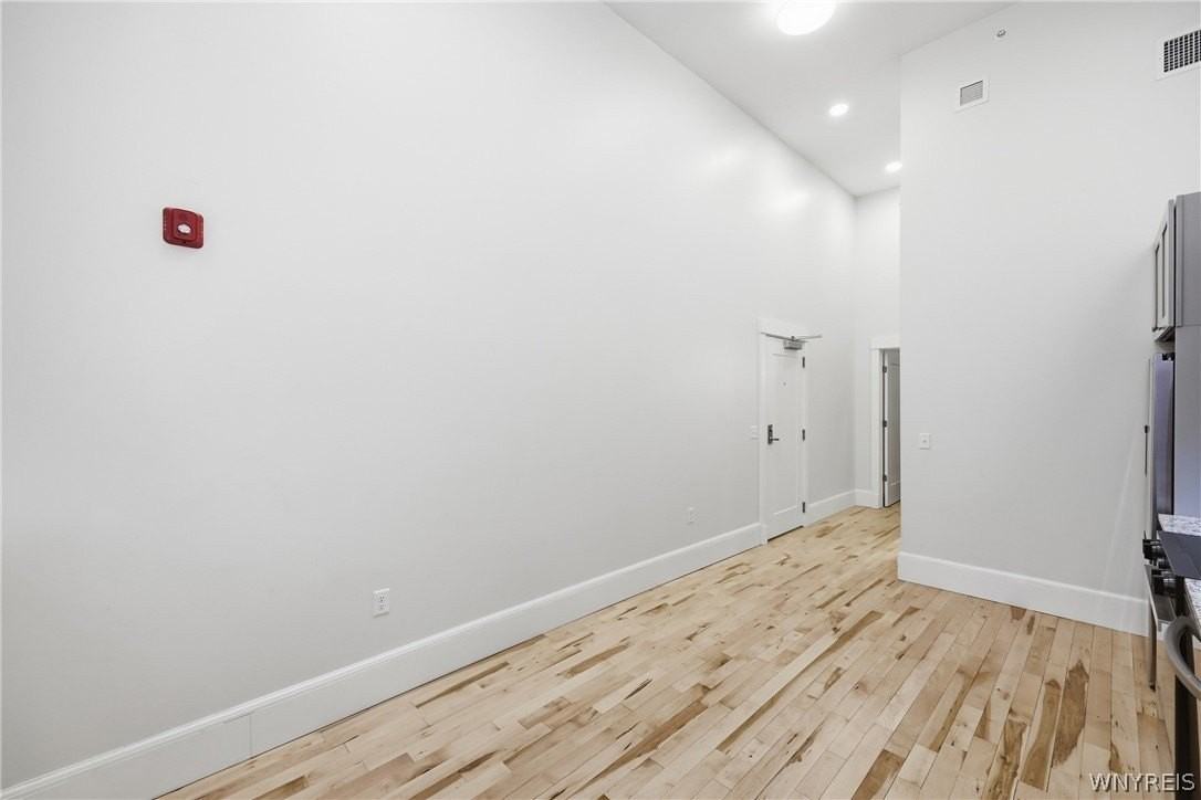 130 Pearl St - Photo 6 of 11