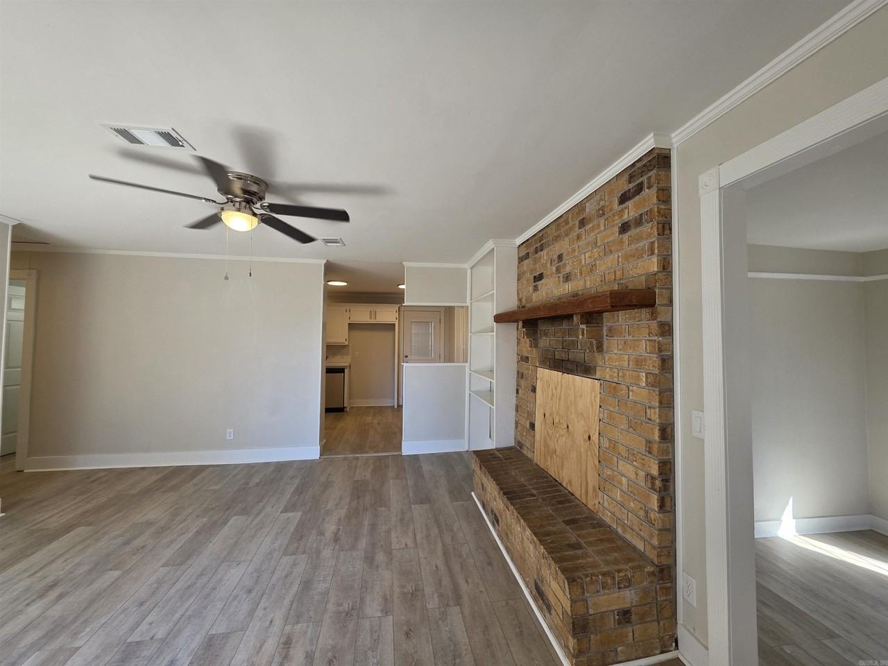 202 Rosemary Ln - Photo 3 of 25