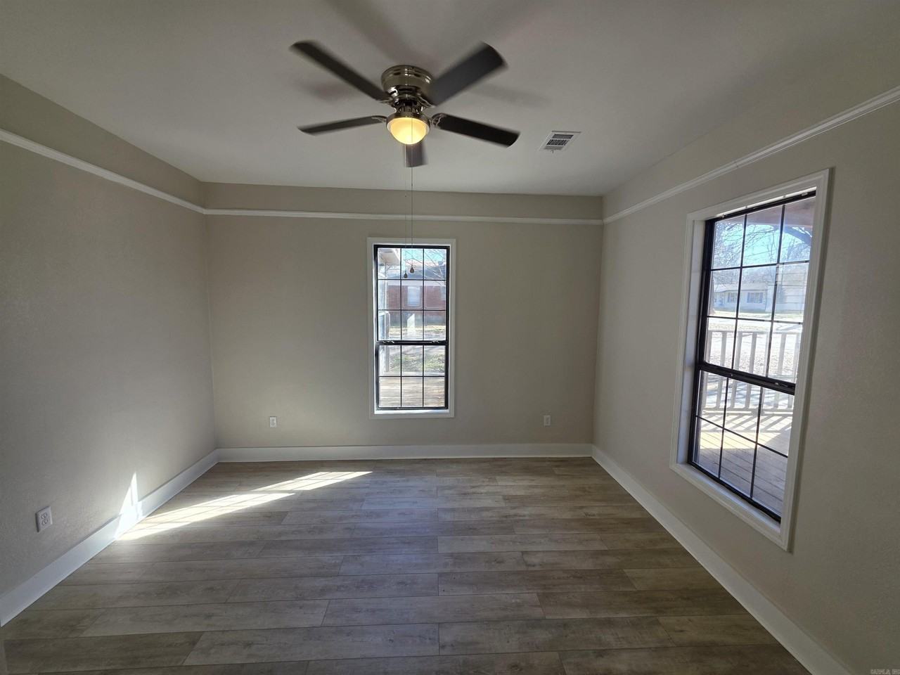 202 Rosemary Ln - Photo 4 of 25