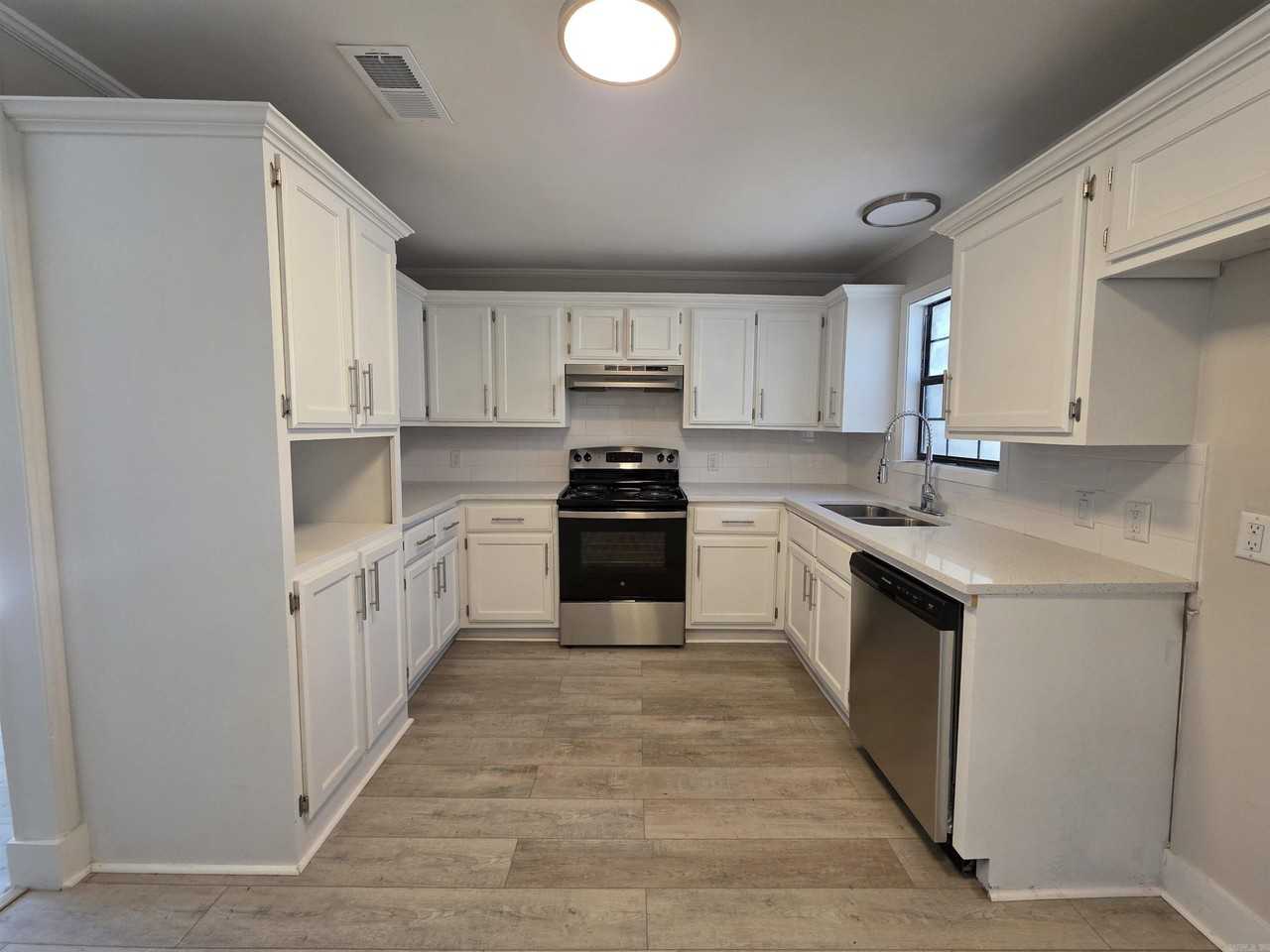 202 Rosemary Ln - Photo 5 of 25