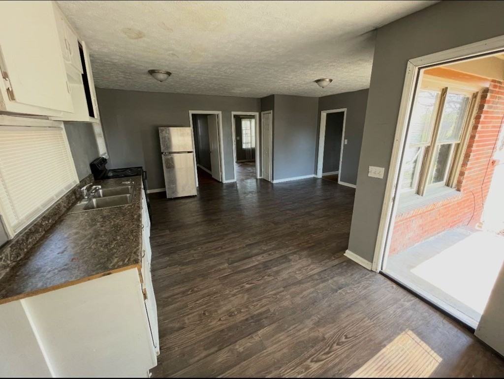 2738 10th St - Photo 2 of 6