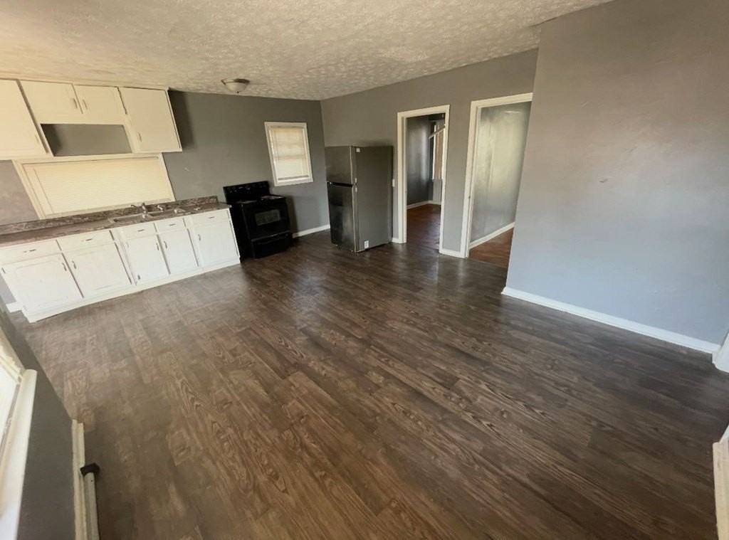 2738 10th St - Photo 3 of 6