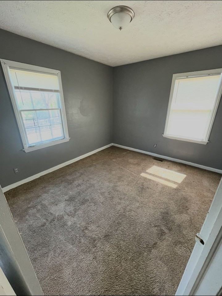 2738 10th St - Photo 5 of 6