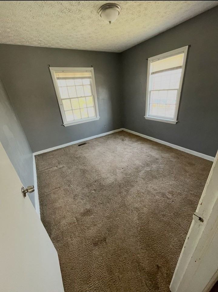 2738 10th St - Photo 6 of 6