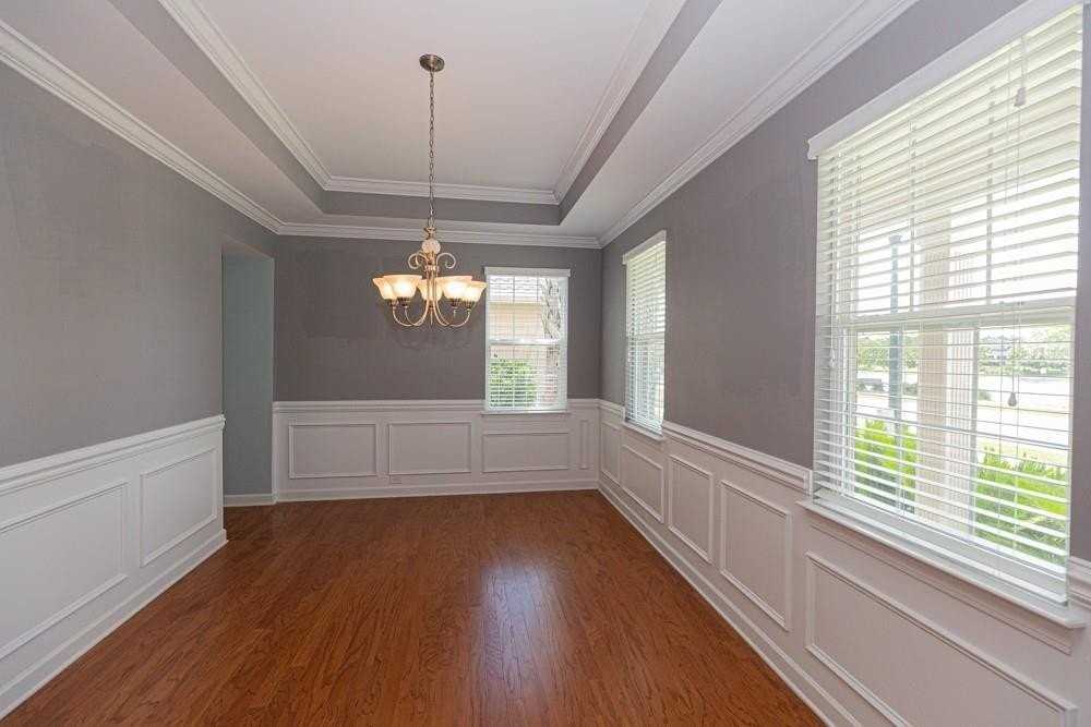 1749 Paddington St - Photo 5 of 15