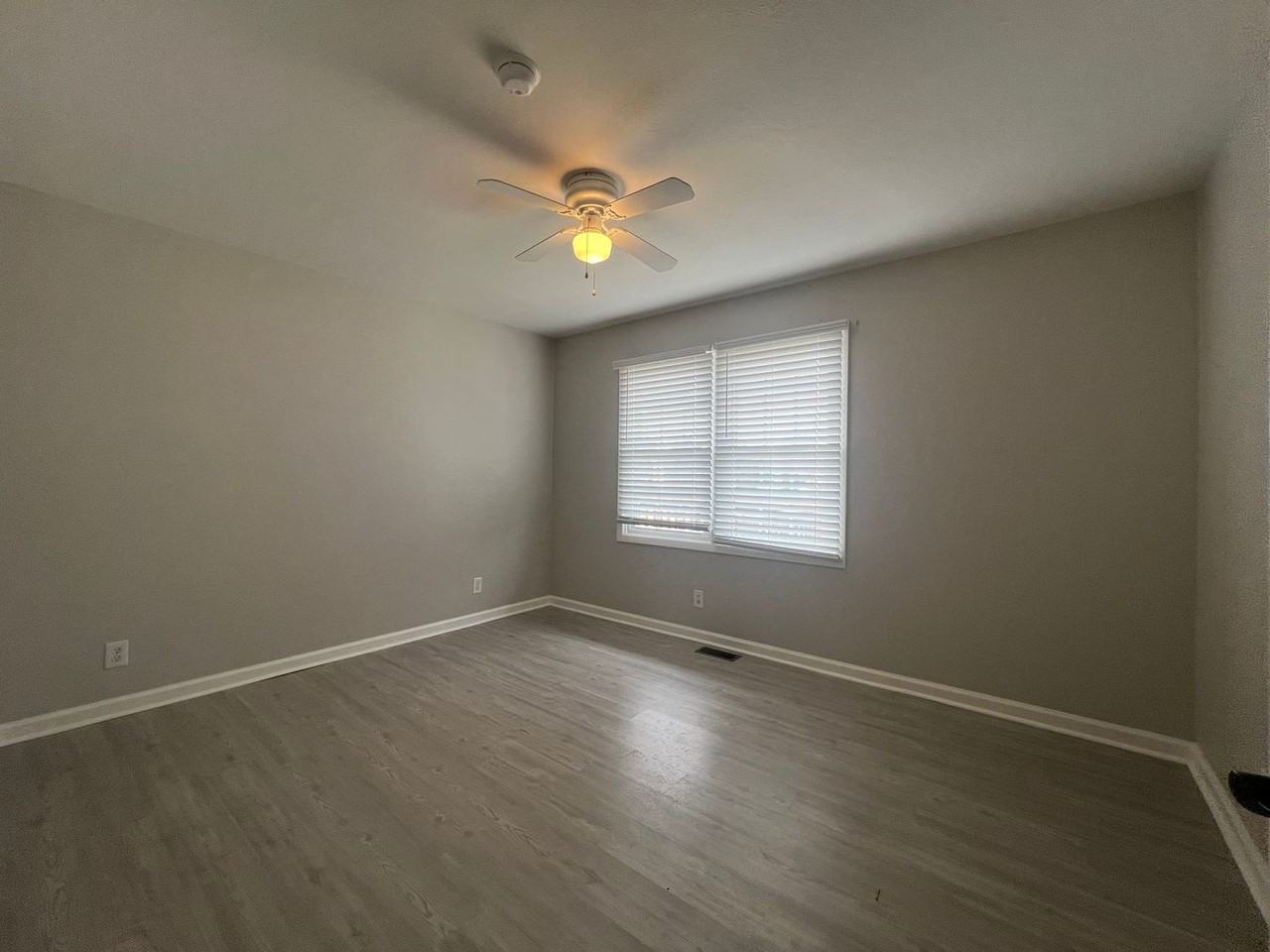 4011 E Englewood Blvd - Photo 5 of 11