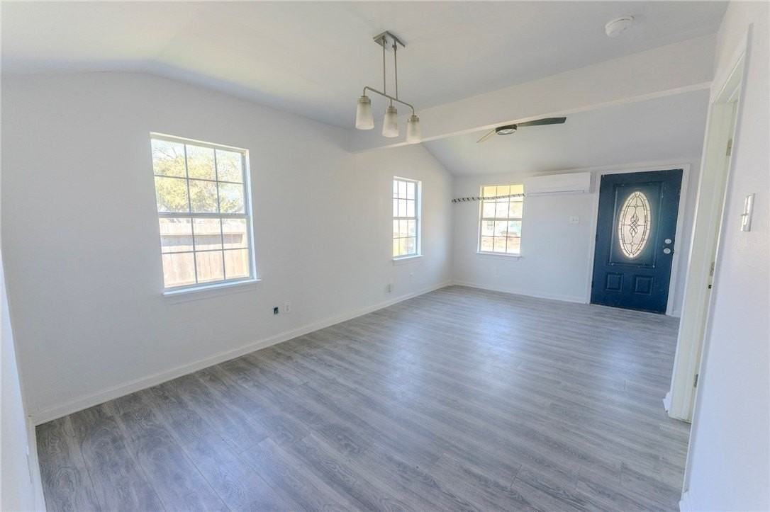 957 National Dr - Photo 2 of 8