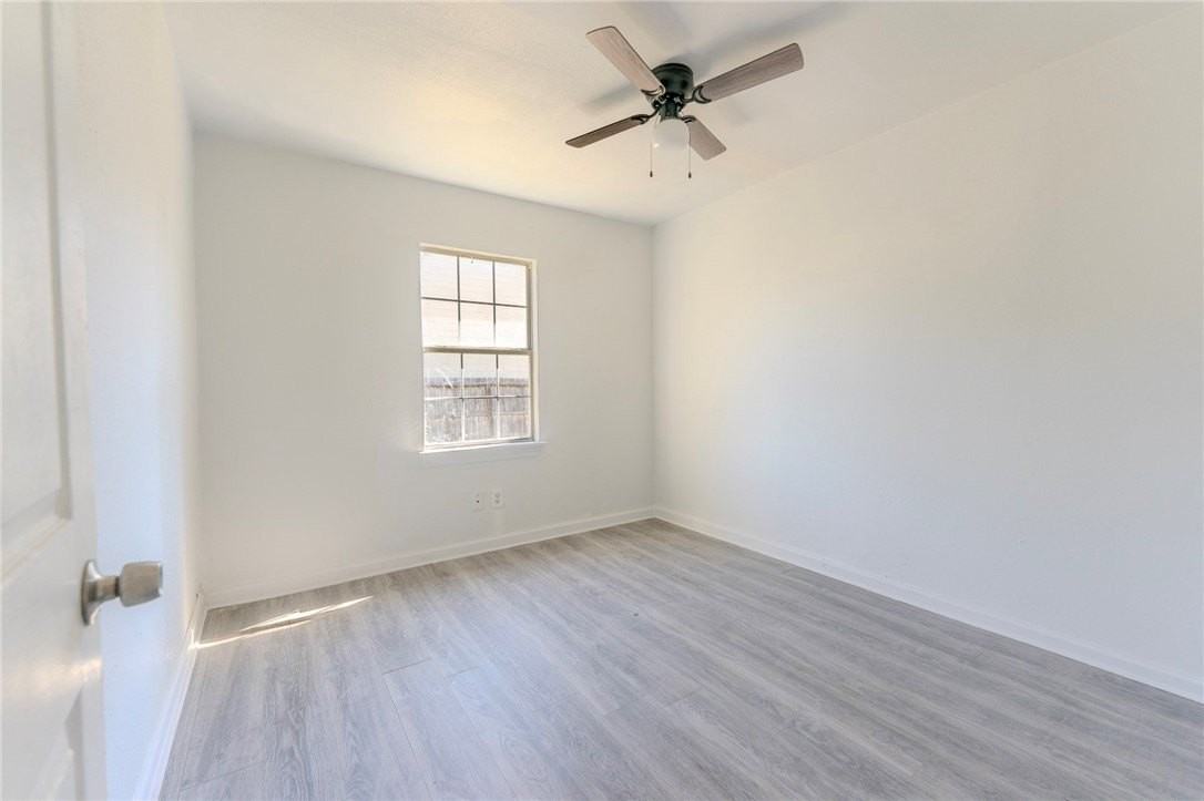 957 National Dr - Photo 4 of 8