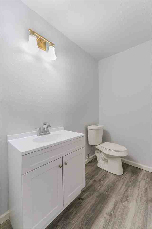 957 National Dr - Photo 5 of 8