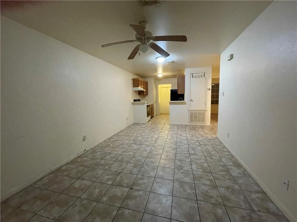 2105 Breezeway Cir - Photo 3 of 13