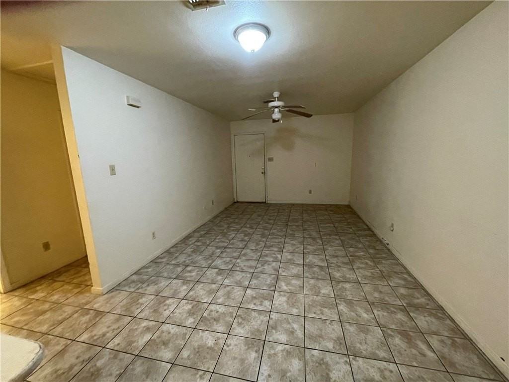 2105 Breezeway Cir - Photo 4 of 13