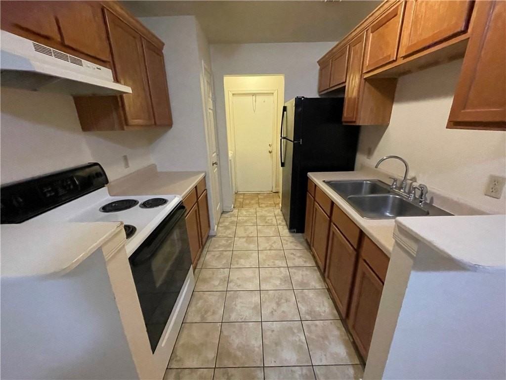 2105 Breezeway Cir - Photo 5 of 13