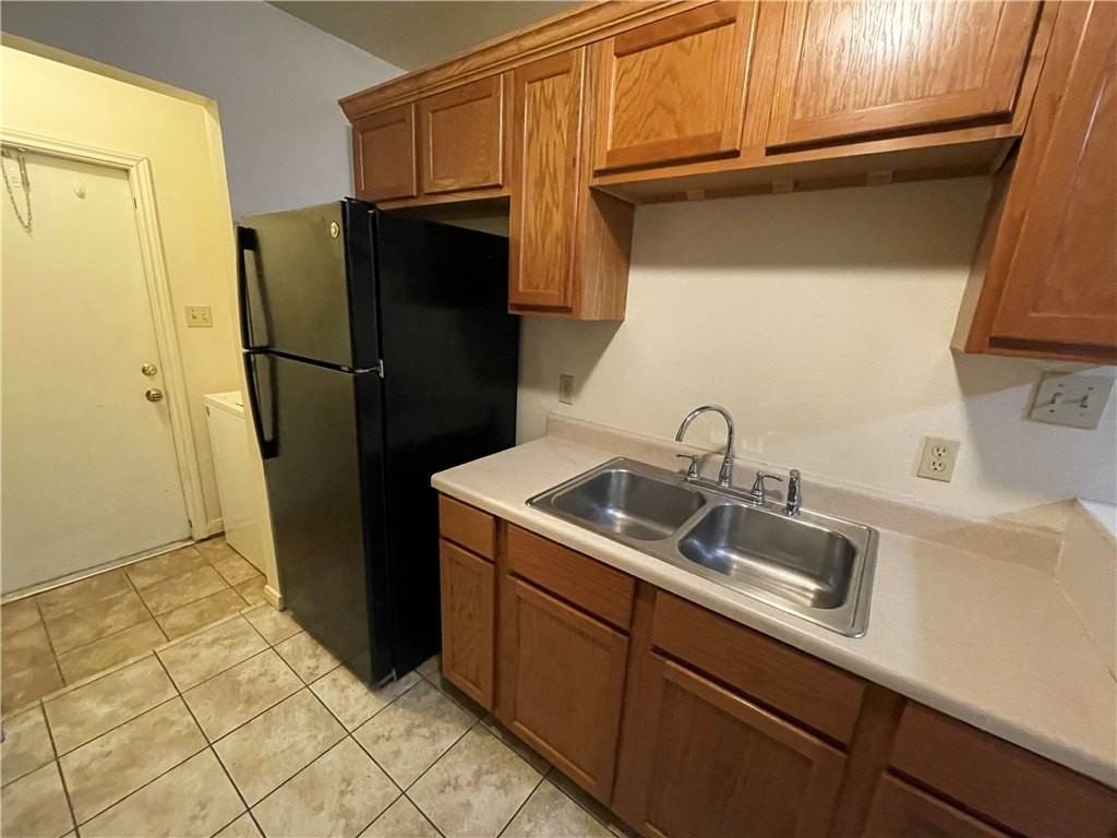 2105 Breezeway Cir - Photo 6 of 13