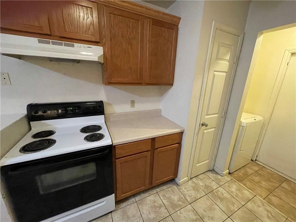 2105 Breezeway Cir - Photo 7 of 13