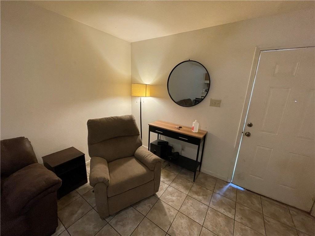 2109 Breezeway Cir - Photo 3 of 12