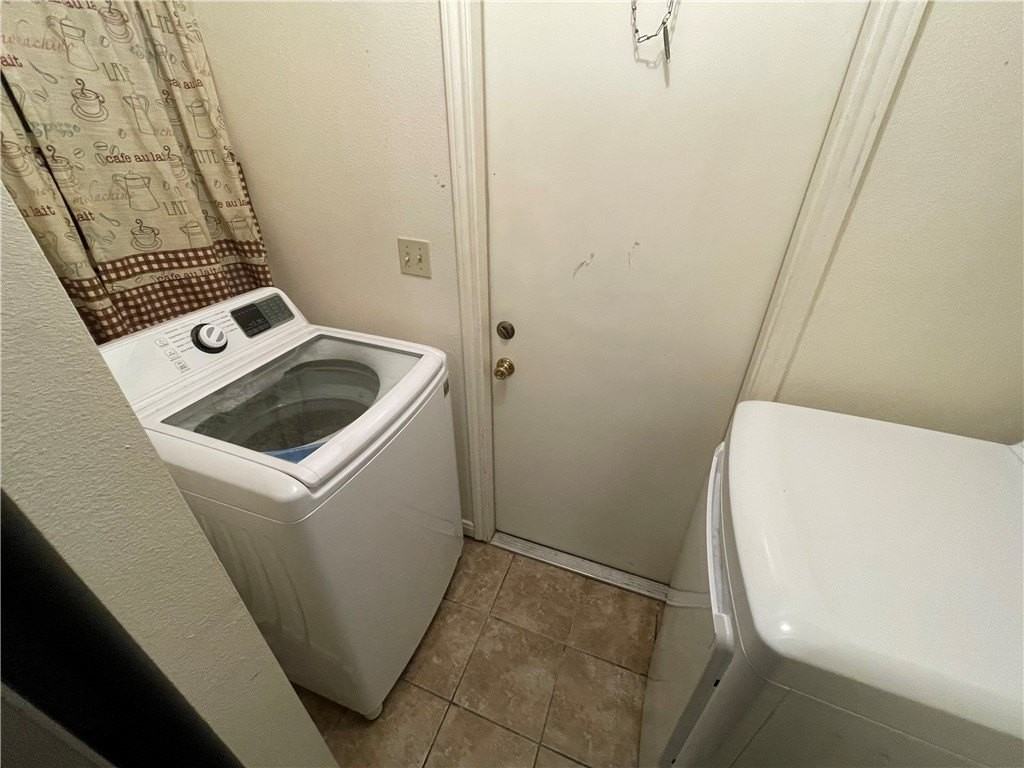 2109 Breezeway Cir - Photo 6 of 12