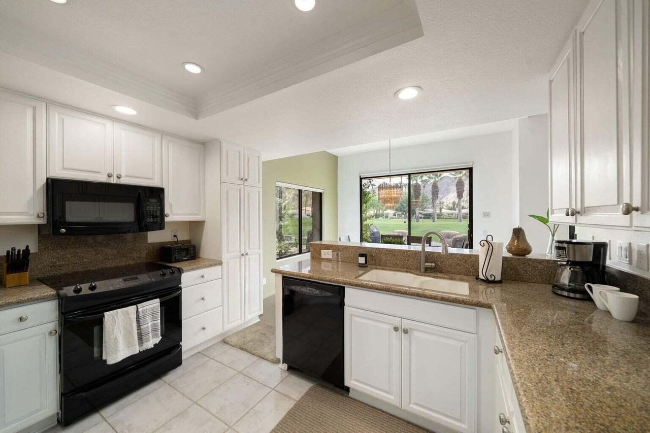 54635 Shoal Crk - Photo 6 of 41