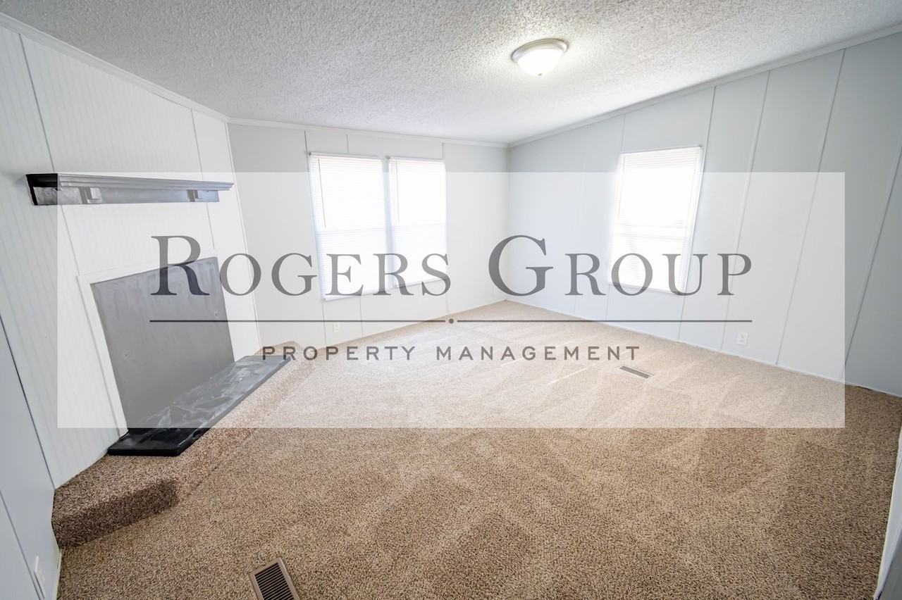 1914 Jacksontown Rd - Photo 3 of 12