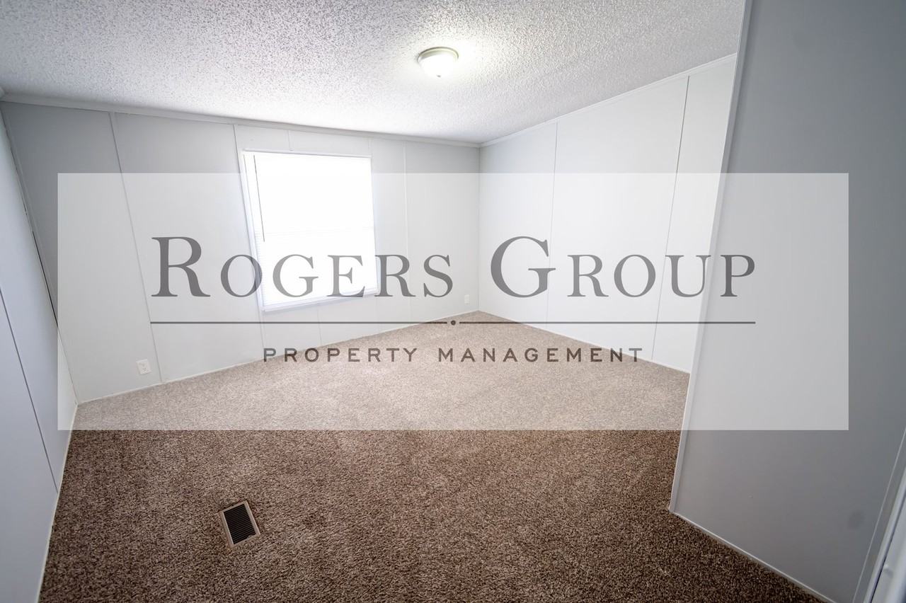 1914 Jacksontown Rd - Photo 4 of 12